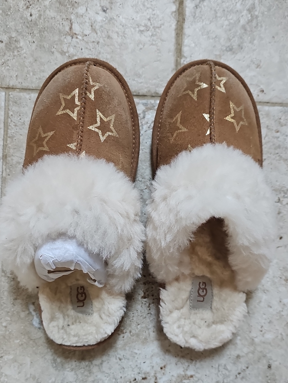 Ugg Big Kids Size 5 slip on